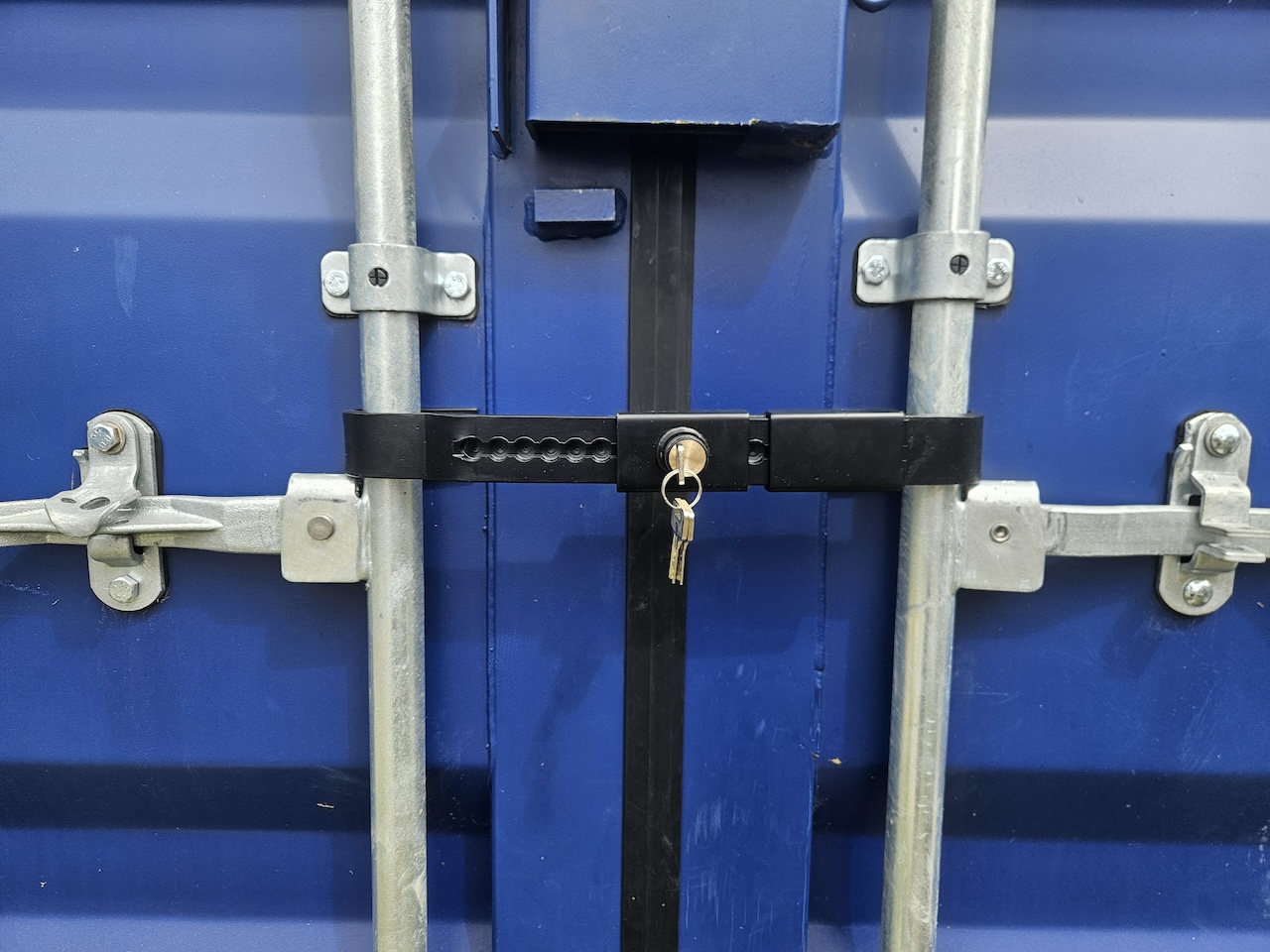 Ocelový tyčový zámek