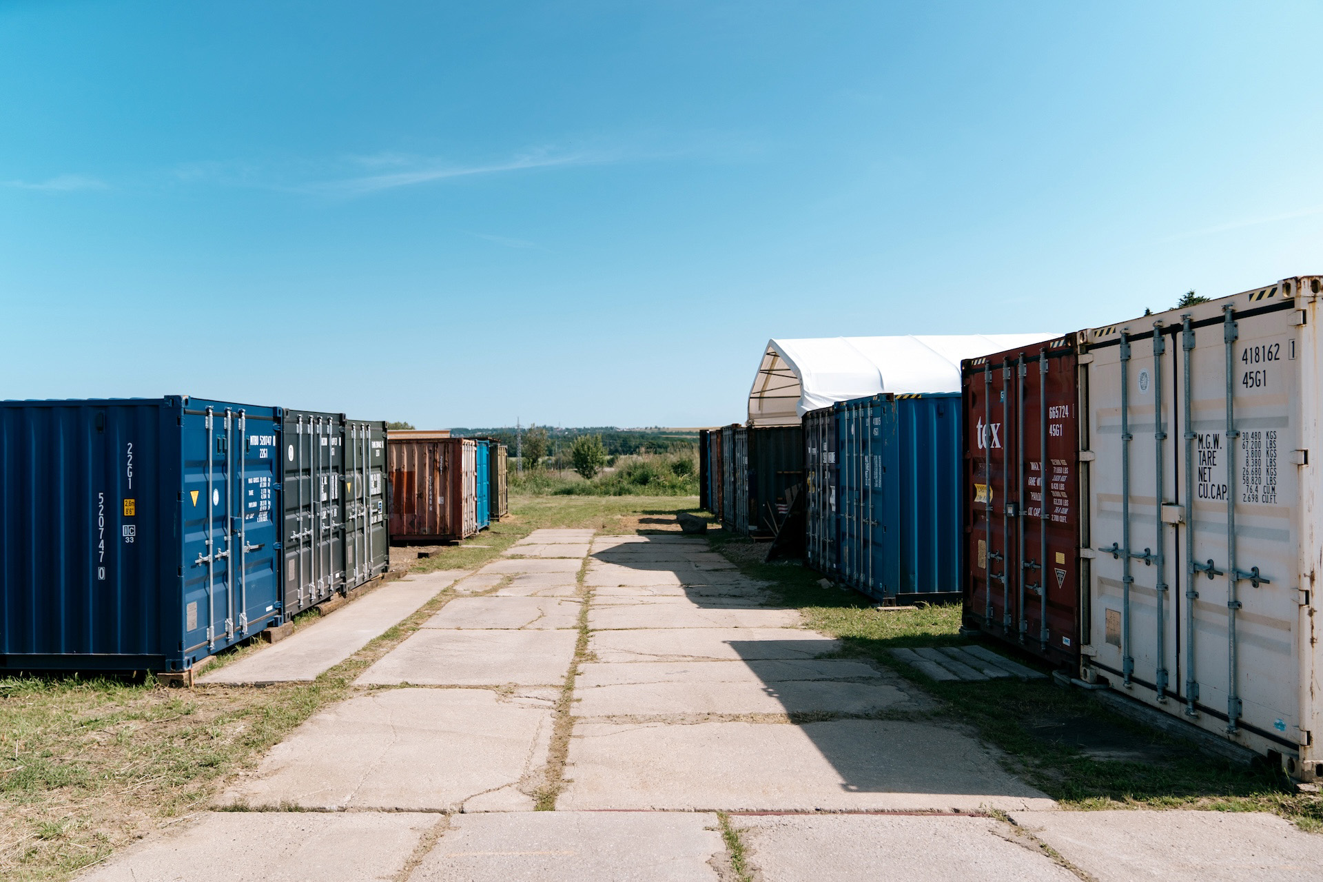 Úvodní obrázek, depo s kontejnery
