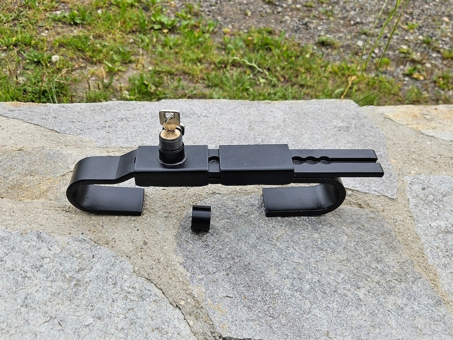 Ocelový tyčový zámek